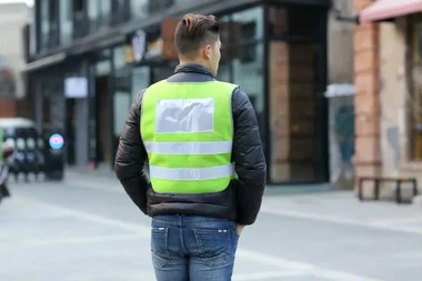 Hva betyr fargene på sikkerhetsvesten?