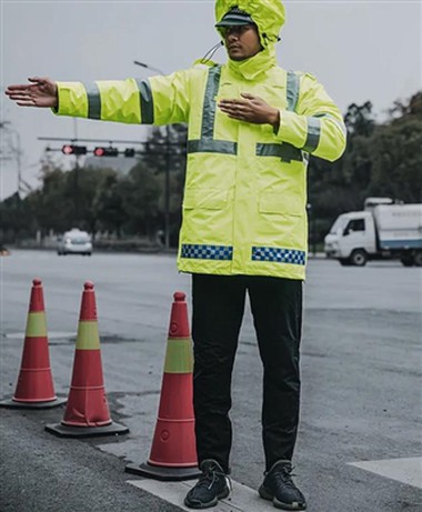 Hva er en reflekterende regnfrakk?